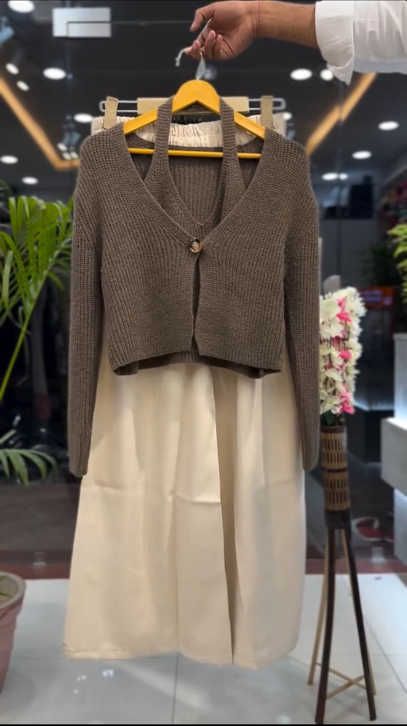 The perfect trio: Knit, Cream, and Gold.