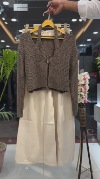 The perfect trio: Knit, Cream, and Gold.